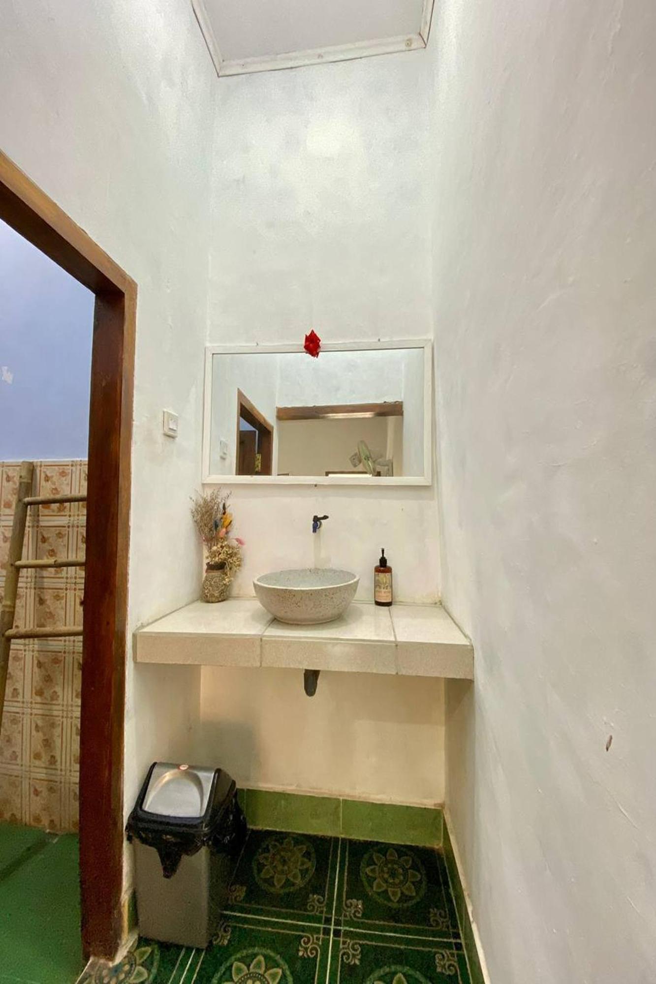 Duyung Rooms & Resto Gerupuk Bumbang Eksteriør bilde
