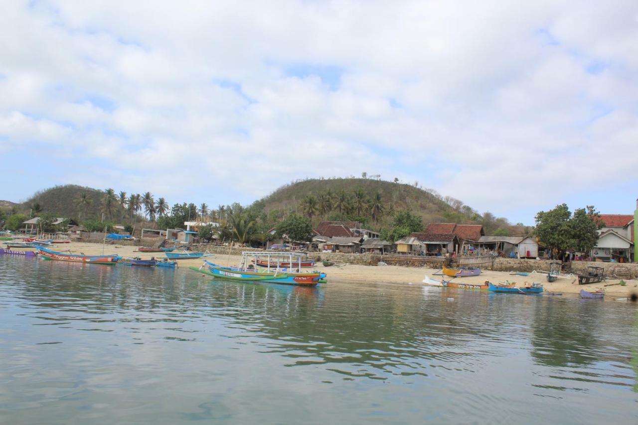 Duyung Rooms & Resto Gerupuk Bumbang Eksteriør bilde